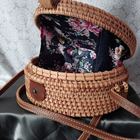 Rhatan Urban Outfitters Woven Purse - Picture 1 of 9